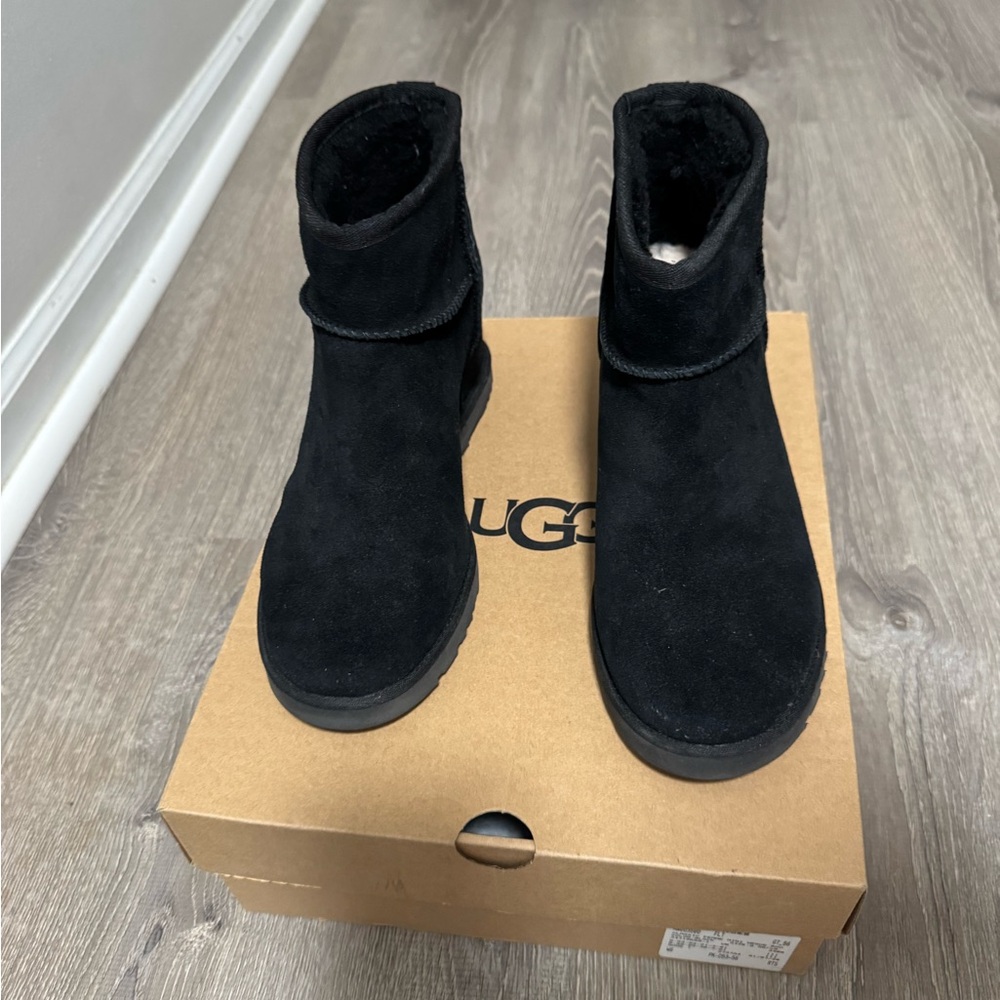 UGGS Femme Mini Wedge Boot sz 9.5/39
